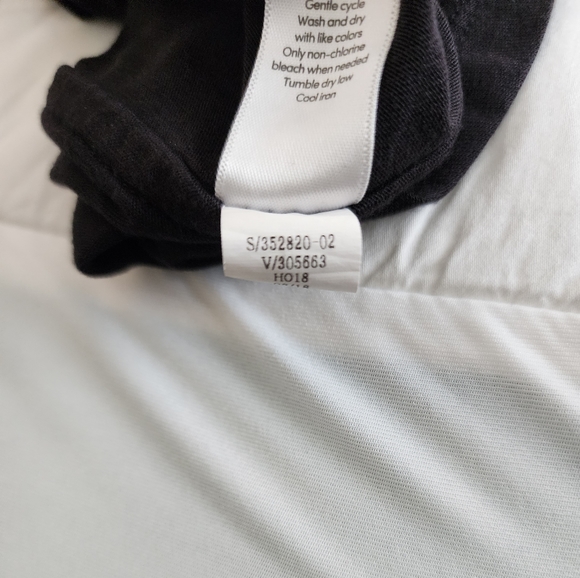 Athleta V Neck Long Sleeve Black Top Size Small - Picture 7 of 7